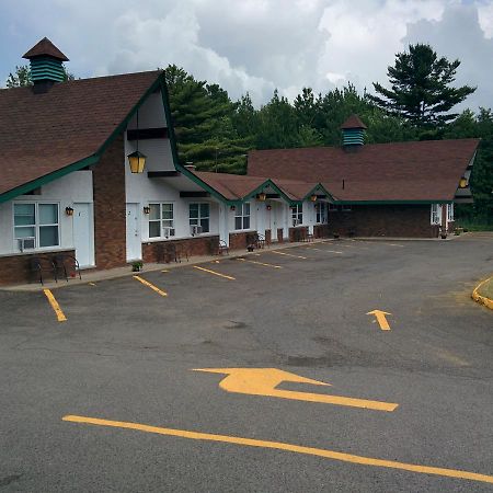 Motel Les Pins Granby Εξωτερικό φωτογραφία