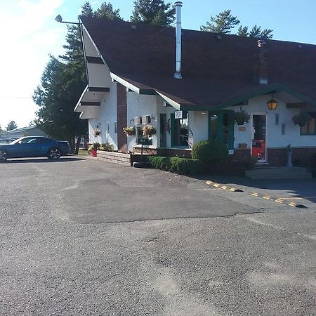 Motel Les Pins Granby Εξωτερικό φωτογραφία
