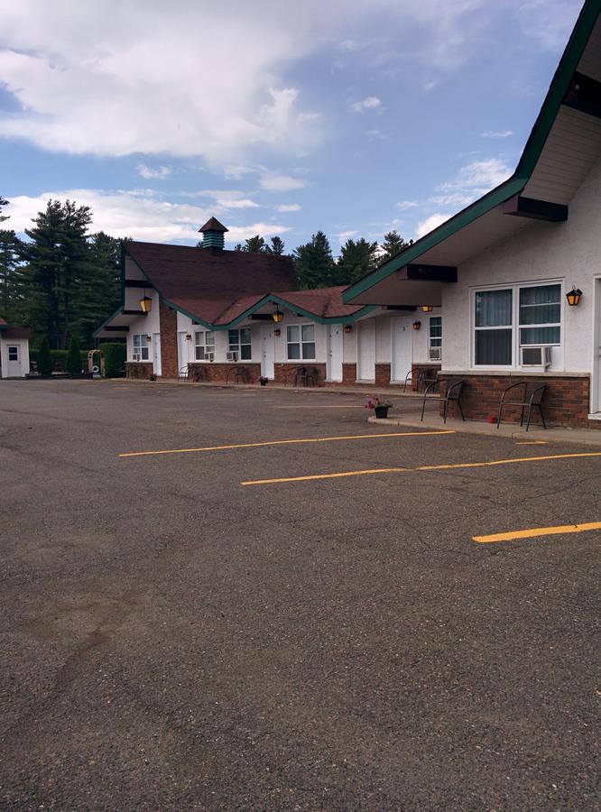 Motel Les Pins Granby Εξωτερικό φωτογραφία