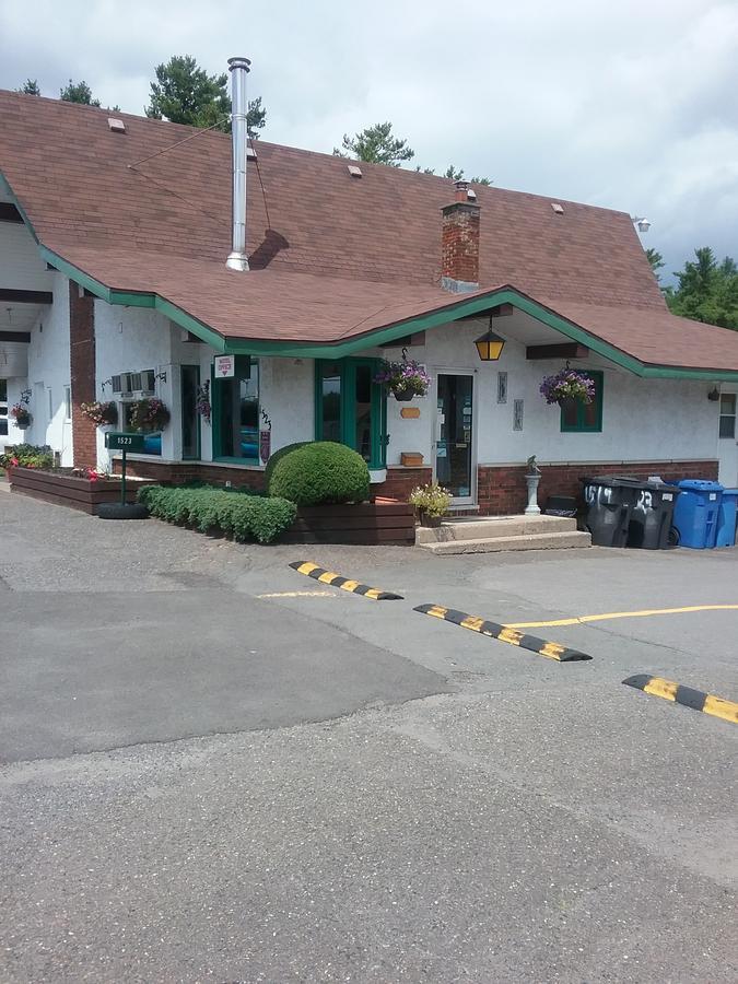 Motel Les Pins Granby Εξωτερικό φωτογραφία