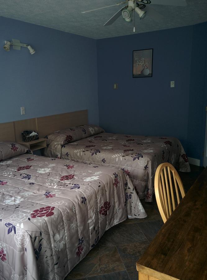 Motel Les Pins Granby Εξωτερικό φωτογραφία