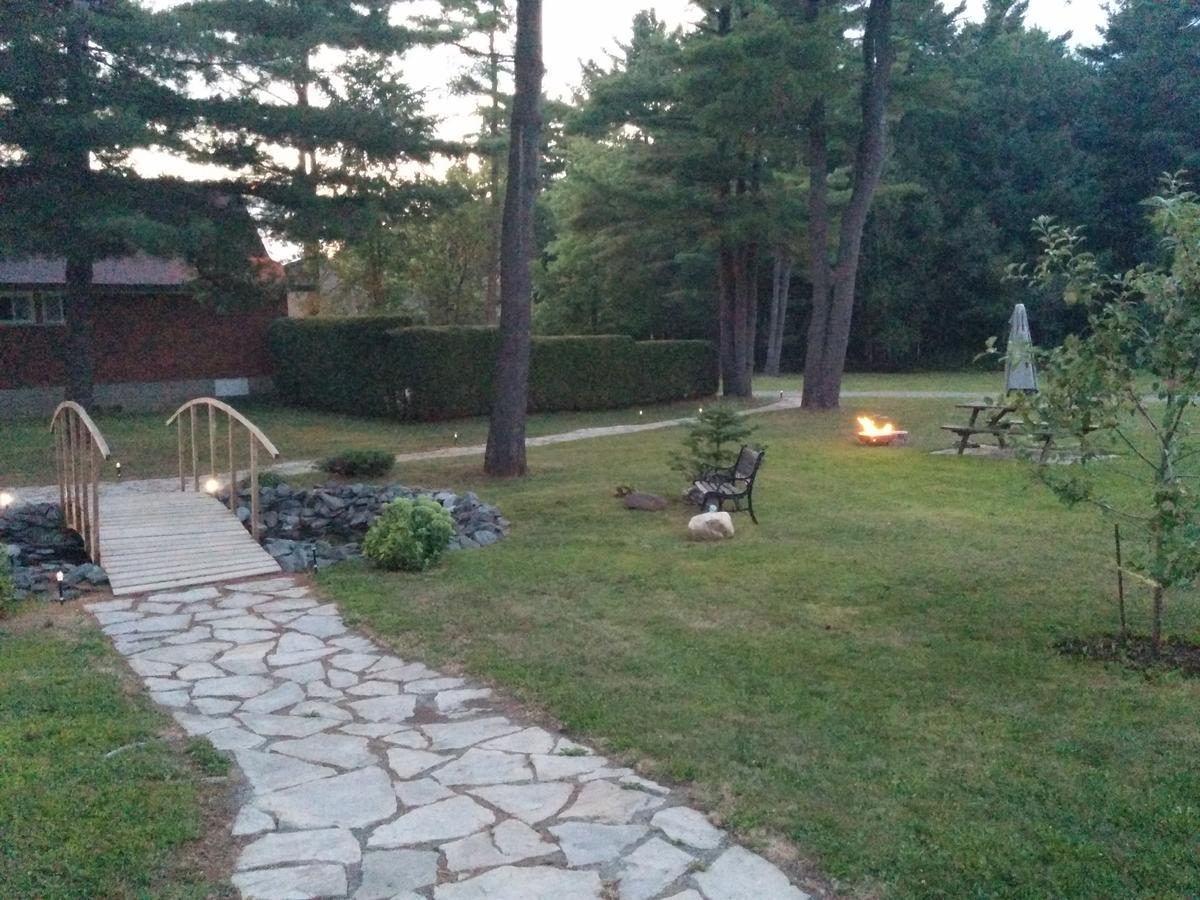 Motel Les Pins Granby Εξωτερικό φωτογραφία